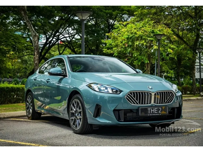 2022 Aston Martin DB11 V8 Coupe